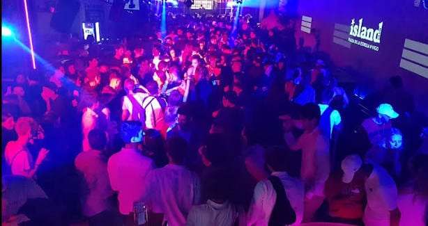 Grupo de despedida de soltero en la discoteca de Island Club, Vigo
