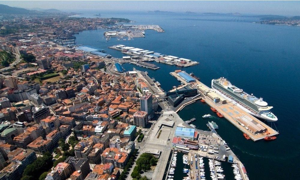 Vista aérea del puerto y la ría de Vigo